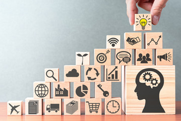 女生成考大专学什么专业好 怎么选择