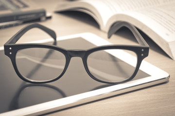 女生成考大专学什么专业好 怎么选择